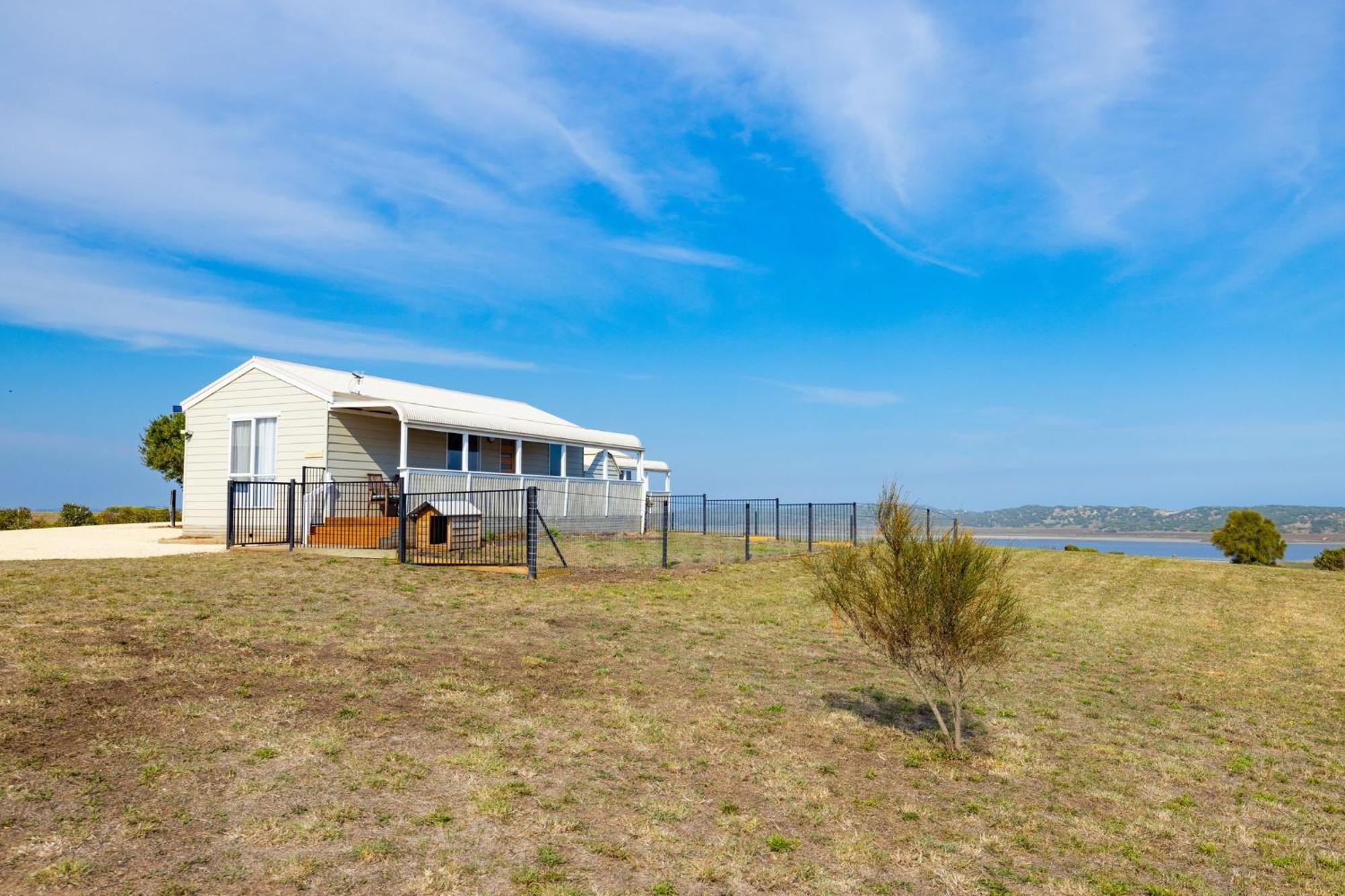 High View Family Cottages Уорнъмбул Екстериор снимка